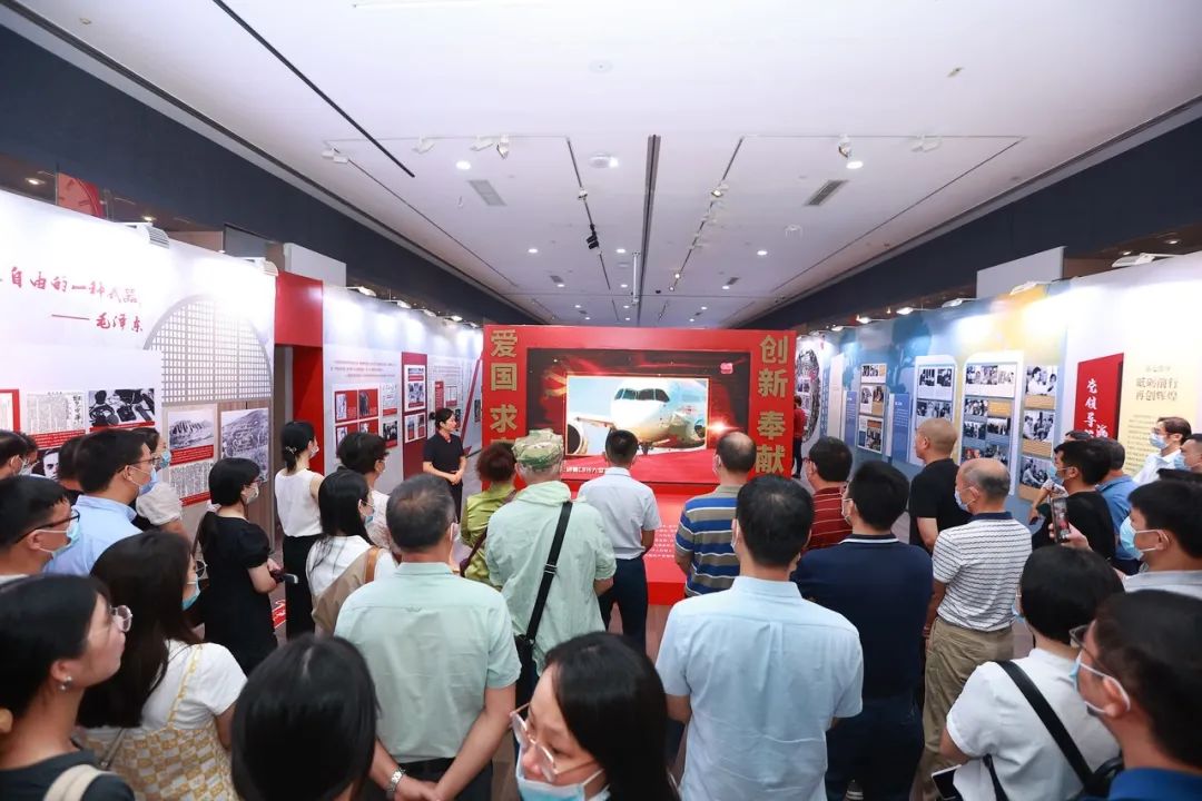 “众心向党 自立自强——党领导下的科学家”主题展全国巡展（海南站）首展启动