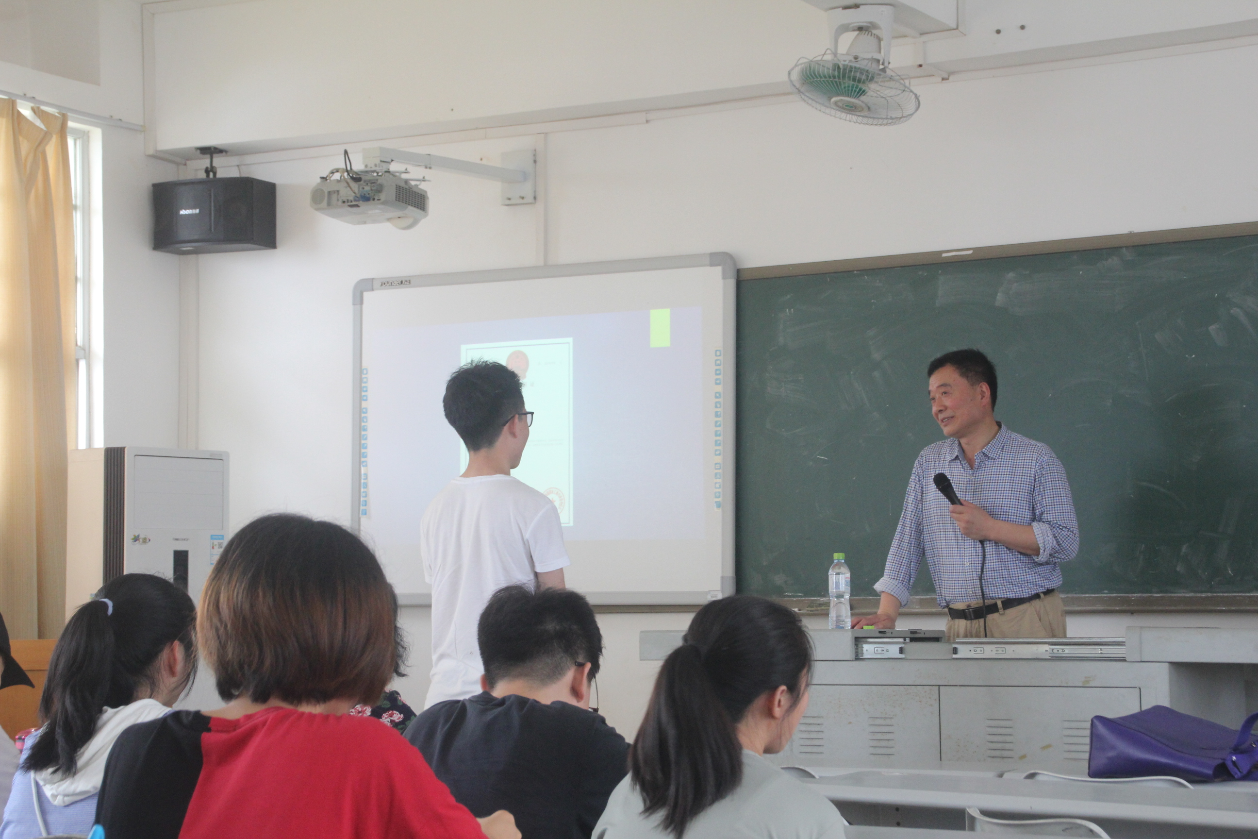 上海师范大学王建疆教授来我校讲学